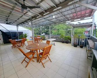 Hotel Dinar Family - Yakarta - Patio