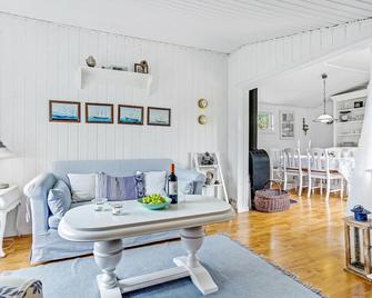 Nice home in Kalundborg with 2 Bedrooms and WiFi - Kalundborg - Sala de estar