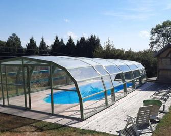4-person Apache hut in an estate with indoor swimming pool - Le Clerjus - Piscina