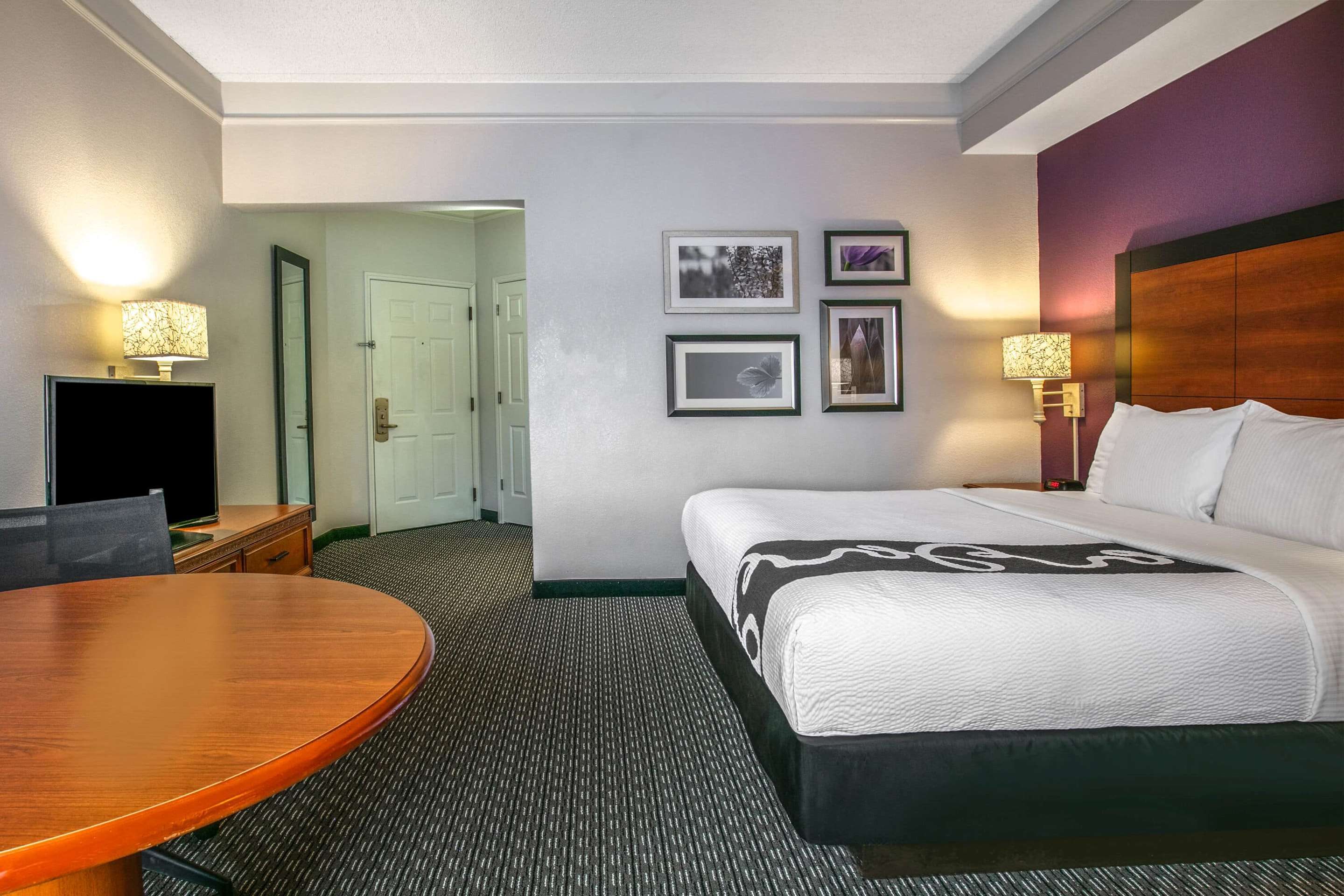 La Quinta Inn & Suites by Wyndham Dallas North Central