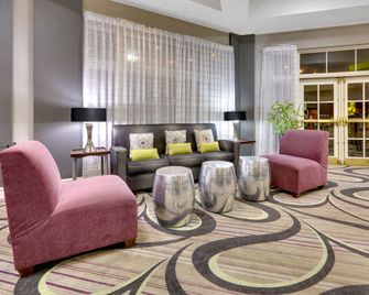 La Quinta Inn & Suites by Wyndham Dallas North Central - Dallas - Sala de estar
