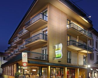 Hotel Nuovo Savi - Montecatini Terme - Byggnad