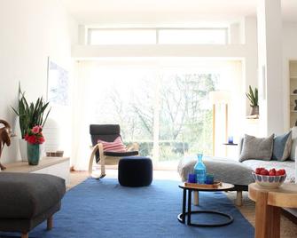 Spacious Villa With Private Pool Rome 20 Minutes Away Overlooking National Park - Formello - Sala de estar