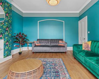 Clinton Place - Seaford - Living room