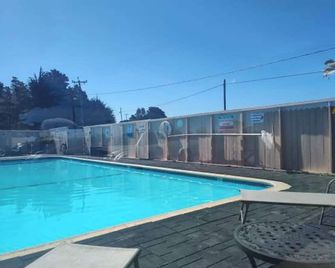 Lighthouse Pointe Resort - Point Arena - Piscina