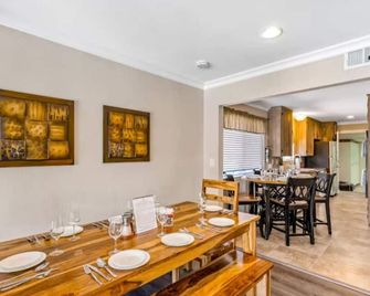 Anaheim Dream Haven-disneyland Pool Foosball - Anaheim - Dining room