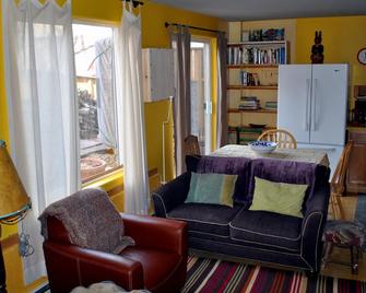 Mapleton Hill - Artists Colorful Apartment in Welcoming Home - Boulder - Salon