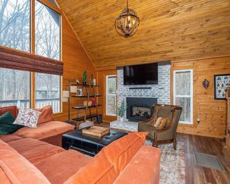 Starcatcher Chalet, The Woods Resort - Hedgesville - Salon