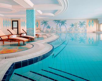 JW Marriott Hotel Kuwait City - Kuwait City - Pool