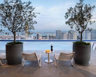 22 Macalisterz - George Town - Balcony
