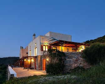The Pool Garden House with a fantastic sea and sunset view - Ιουλίδα - Κτίριο