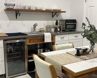 Cozy studio in home with private parking and entrance in charming Pembroke Pines - Pembroke Pines - Phòng bếp