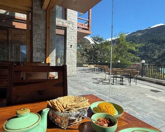 Rigzin House by Meghsparsh Resort - Manali - Varanda