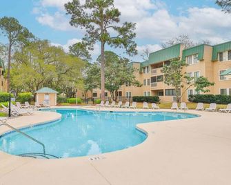 Beach Haven 1BR Steps to Ocean w Pool & Grill - Hilton Head Island - Pool