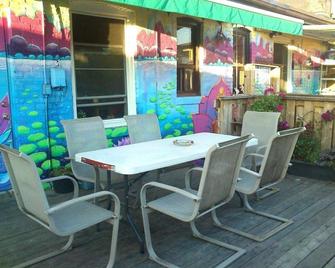 The Only Backpacker's Inn - Toronto - Patio
