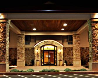 Quality Inn & Suites - Monterey - Building