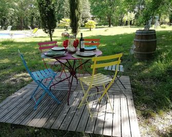 Superb farmhouse, 2 ha enclosed park, grand piano, swimming pool, sauna, spa, fresh house - Chancelade - Binnenhof
