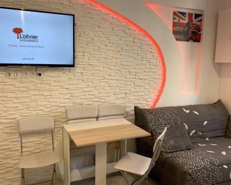 Magnificent Studio in the historic heart of Fréjus - Fréjus - Huiskamer