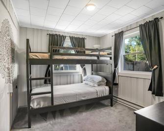 New England Lake House - Lakeville - Bedroom