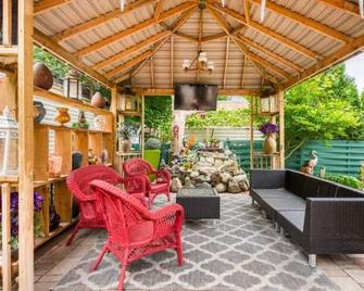 Stylish quiet clean-Entire unit separate entrance - Brossard - Patio