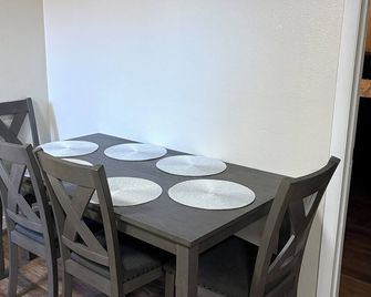 2-bedroom house in excellent Denver with cool AC and comfort - Denver - Comedor