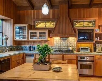Premium Central Big Sur location, pool & spa, spectacular south views, 5 acres - Big Sur - Cocina