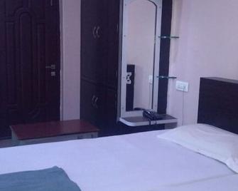 Iroomz Nagamayuri - Kurnool - Bedroom