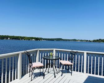 Vacation Haven Pentwater Lake Cottage - Pentwater - Balcón
