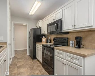Budget Friendly Unit Near Fort Moore - Columbus - Kitchen
