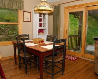 Froggy Bottom on the River 3 Bedroom, 2 Bath, Year Round Access - Canton - Comedor