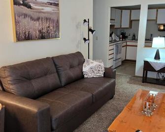 Charming 1-bedroom full furnished apartment, full kitchen, WiFi, in Saint James - Saint James - Sala de estar