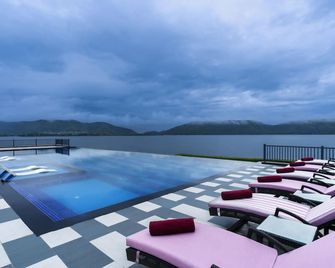 Zana Lake Resort Udaipur - Udaipur - Pool