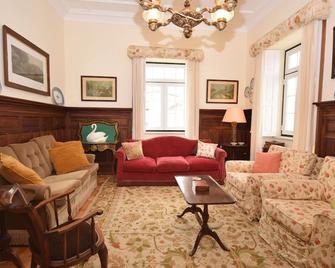 Mansion in Alenquer with sea beach - Alenquer - Sala de estar