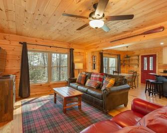 Perfect Cabin Getaway at Porch Time | Sleeps 6 - Lake Lure - Sala de estar