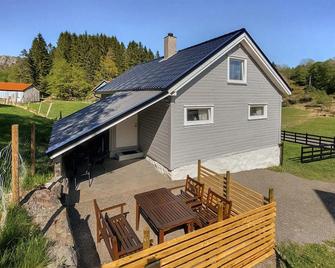 2 bedroom stunning home in Flekkefjord - Flekkefjord - Bygning