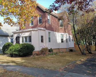 Comfortable Big 2nd Floor 3 Bedroom Apartment in Ridgefield Park Village - Ridgefield Park - Building