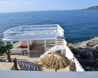 Maxanika - Jacmel - Balcony