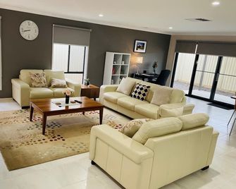 A Golfer's Haven - Shepparton - Olohuone