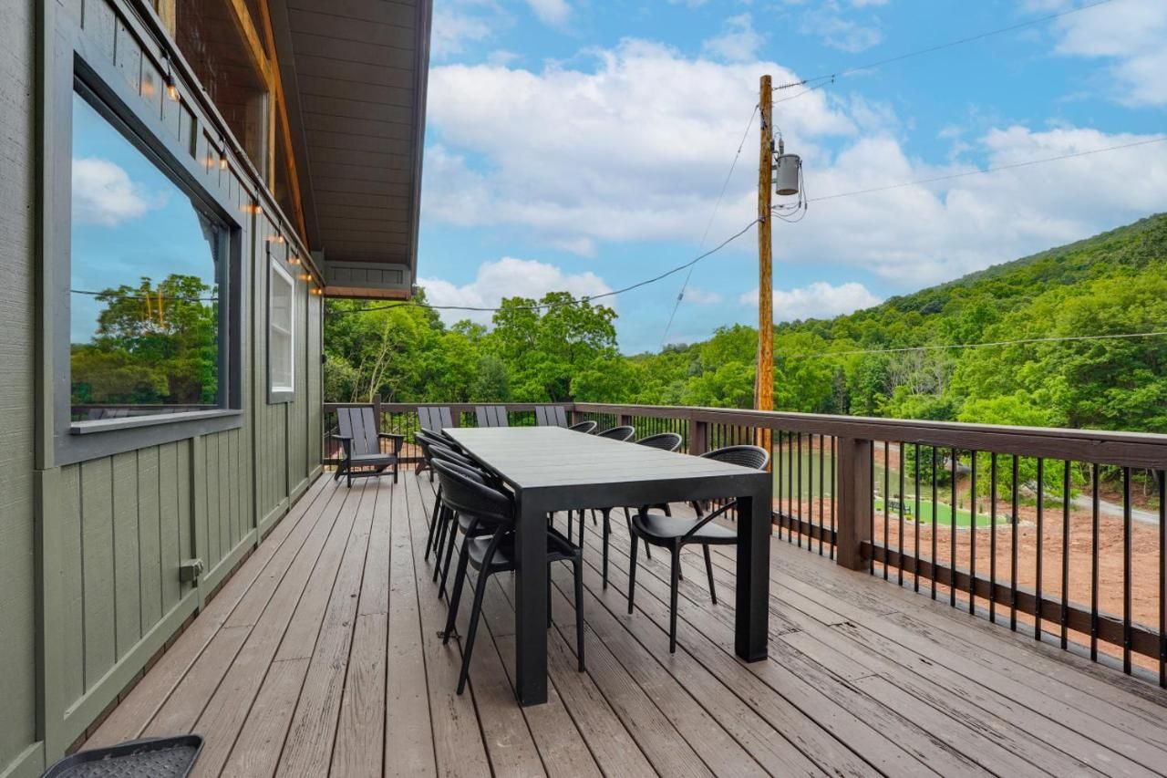 Hemlock Hollow Lodge - Sleeps 20 - Family Friendly