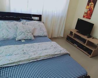Relaxing place to stay away from home, good for 2 person . - Bacolod - Bedroom