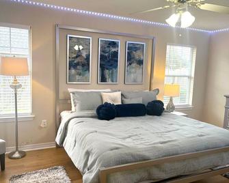 Entire home in Foley, Alabama, United States - Foley - Bedroom