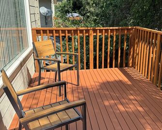 Relaxing 2-Bedroom Home with Private Deck in East Wenatchee - East Wenatchee - Balcón