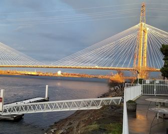 Clover Island Inn - Kennewick