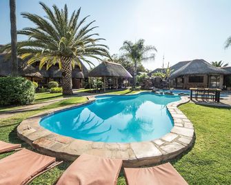 Cest Si Bon Hotel - Otjiwarongo - Pool