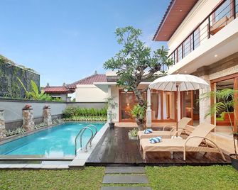 Kubu Gwk Resort - South Kuta - Pool