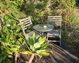 Lovely Retreat, Private Apartment in home - Heathcote - Patio