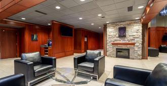 Ramada by Wyndham Northern Grand Hotel & Conference Centre - Fort Saint John - Lobby