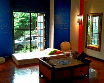 Chiang Mai House For Dreamer - Chiang Mai - Living room