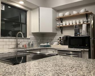 Entire House - Newly renovated homely stay - Arlington - Kitchen