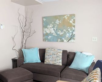Downtown 2 bedroom 1st Floor - Williamsport - Wohnzimmer